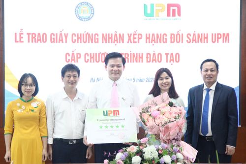 Một trường đại học có 3 chương trình đào tạo được xếp hạng 5 sao