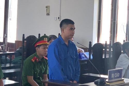 Chém cha dượng tử vong vì 10.000 đồng