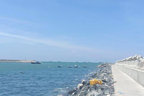 Cửa biển La Gi bồi lấp gây khó khăn cho tàu thuyền ra vào cảng