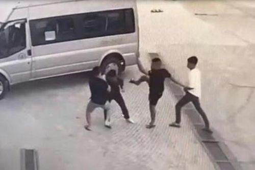 Người đàn ông bị đánh hội đồng dã man tại cây xăng