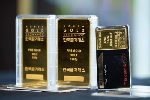 Hàn Quốc: Vàng miếng bán chạy 'như tôm tươi' tại cửa hàng tiện lợi, máy bán hàng tự động