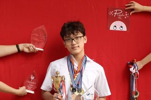 Nam sinh cùng lúc giành 2 suất học bổng tiền tỉ của Singapore