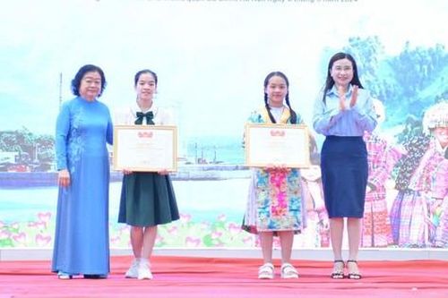 Học sinh dân tộc Mông giành giải Nhất cuộc thi 'Hành trình mùa xuân lên rừng, xuống biển'