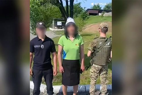Ukraine bắt giữ người đàn ông cải trang thành phụ nữ để trốn ra nước ngoài