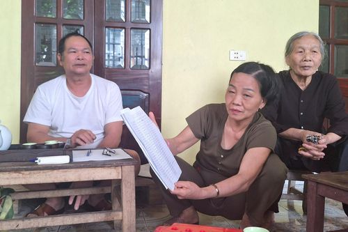 Bà giáo hàng xóm thông báo vỡ hụi, góa phụ bật khóc tại trụ sở UBND xã