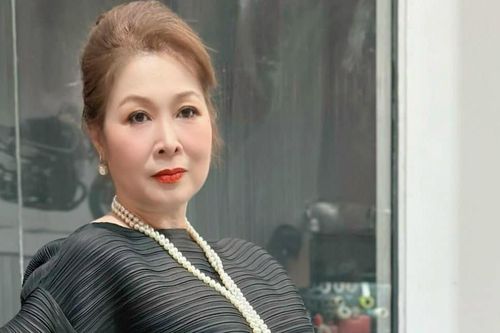 Hồng Vân khoe dáng bên xe phân khối lớn, Trương Ngọc Ánh gầy sọp