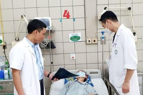 Cô gái Lào 'hồi sinh' trên giường bệnh viện Bạch Mai