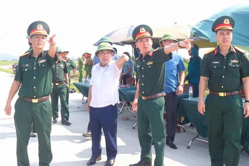 Phó Chủ tịch UBND tỉnh Nguyễn Văn Đệ kiểm tra công tác chuẩn bị diễn tập phòng chống lũ lụt, tìm kiếm cứu nạn tại Hưng Nguyên