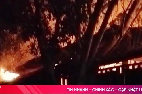 Cháy xưởng gỗ lúc nửa đêm, ước tính thiệt hại hàng trăm triệu đồng