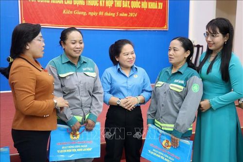 Cử tri đề nghị Nhà nước quan tâm bình ổn giá khi lương tối thiểu vùng tăng