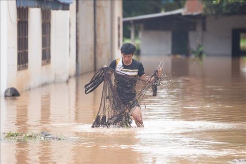 Bão gây mất điện diện rộng ở miền Bắc nước Lào