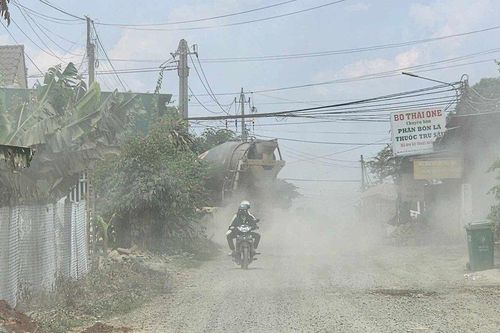 Đắk Lắk: Khốn khổ vì 'bão bụi' từ đường dân sinh