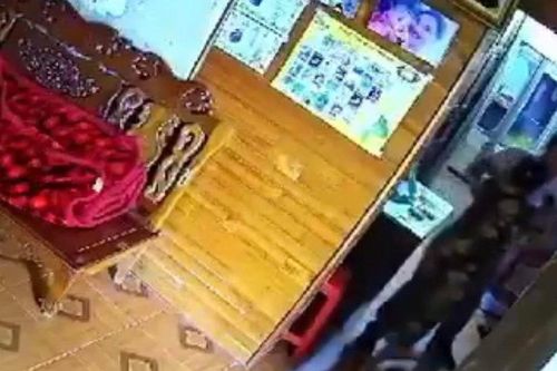 Hà Tĩnh: Khởi tố đối tượng hiếp dâm cụ bà 75 tuổi