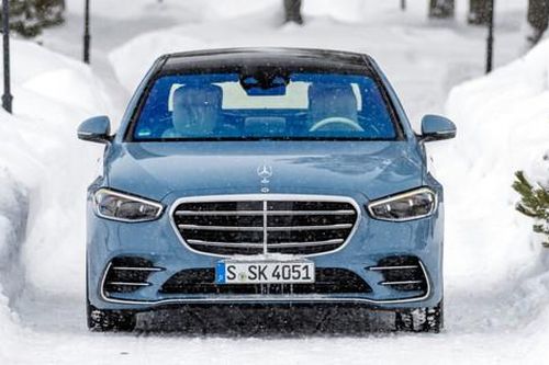 Mercedes-Benz S-Class 2025 được trang bị tính năng chuyển làn tự động