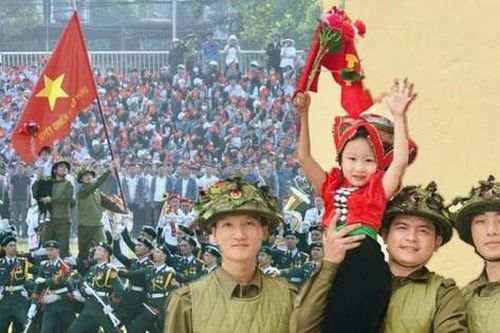 'Em bé Điện Biên' dưới mưa khiến triệu người xúc động: Vừa về đến nhà vẫn không quên hỏi mẹ 'con cười có tươi không?'