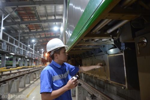 Cận cảnh nghề 'chăm sóc' tàu điện Cát Linh - Hà Đông