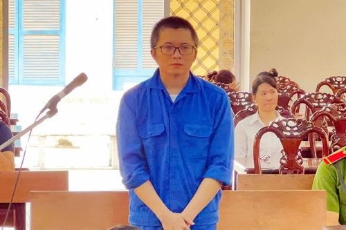 Lừa đảo khách hàng để có tiền đánh bạc