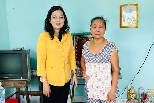 Bàn giao 2 căn nhà Đại đoàn kết cho hộ có hoàn cảnh khó khăn ở phường Mỹ Hòa