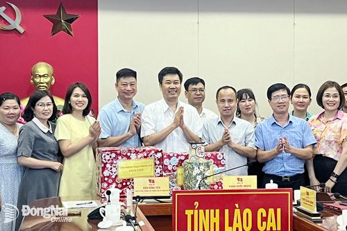 Trao đổi kinh nghiệm xây dựng kho lưu trữ điện tử Đảng bộ tỉnh