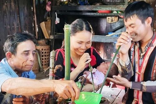 Lễ cúng rụng rốn của người Bahnar