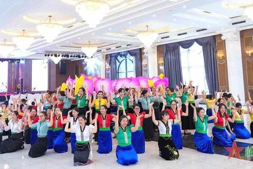Việt Nam có kỷ lục mới về đồng diễn xòe Thái