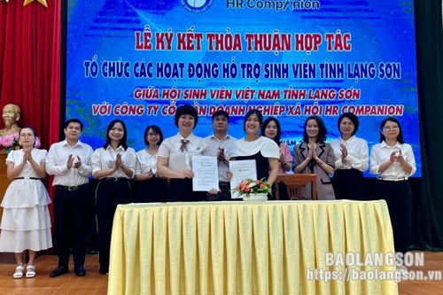 Chủ tịch Hội Sinh viên tỉnh đối thoại với sinh viên