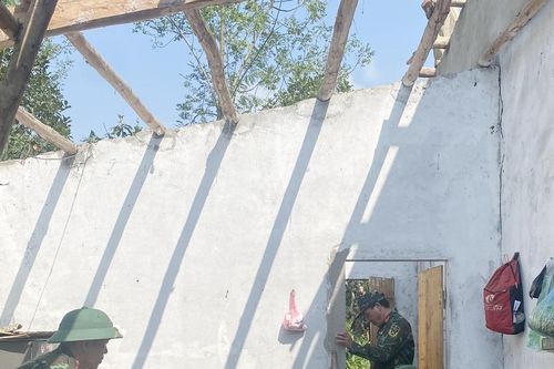 Bát Xát: Kịp thời hỗ trợ các hộ dân khắc phục hậu quả do dông lốc