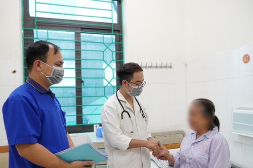 Nhập viện điều trị sau khi uống thực phẩm chức năng 'chữa bách bệnh'