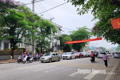 Cần điều chỉnh đèn tín hiệu giao thông tại ngã ba đường Phan Thiết và đường 17-8