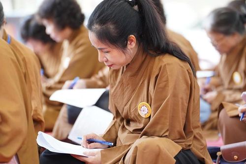 Hà Nội: Chùa Vạn Phúc tổ chức thi giáo lý cấp cơ sở cho các Phật tử Lớp Hoằng pháp viên khóa II