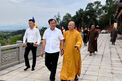 Điện Biên: Các phái đoàn Chính phủ, Quốc hội và Ban Dân vận T.Ư dâng hương tại chùa Linh Quang