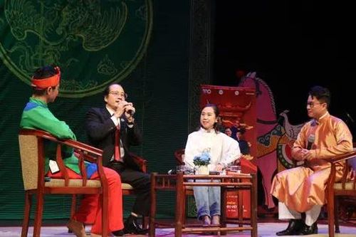 Biểu diễn nghệ thuật 'Phi Hề Bất Thành Chèo' tại Nhà hát Chèo Việt Nam.