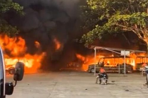 Hỏa hoạn thiêu rụi hàng chục xe điện ở Hội An