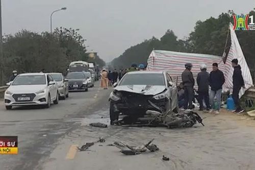 'Hùa nhau' đi ngược chiều tại đường gom Đại lộ Thăng Long