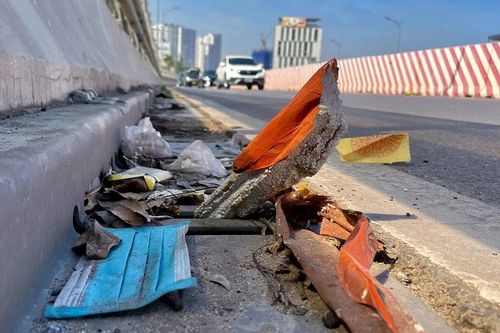 Đường Vành đai 2 hiện đại bậc nhất Thủ đô ngập rác