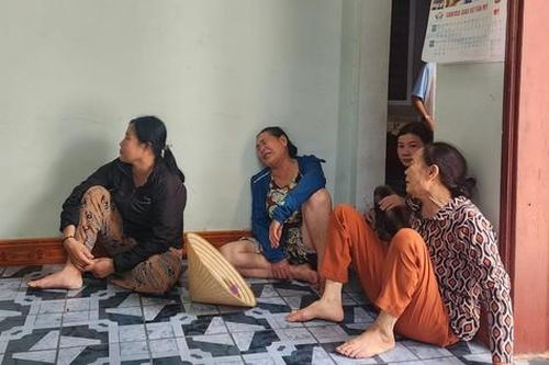 Đỏ mắt ngóng tin người thân gặp nạn giữa trùng khơi