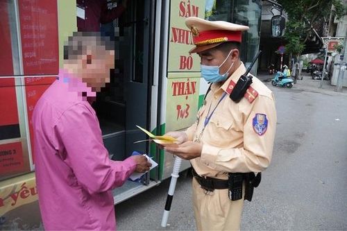 Phạt nhiều tài xế xe buýt vi phạm giao thông