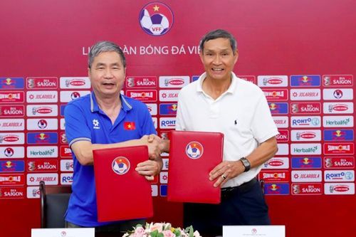 HLV Mai Đức Chung tái xuất ở tuổi 73, dẫn tuyển nữ Việt Nam đá SEA Games 33