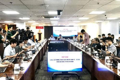 Sẽ mời chuyên gia thẩm định huy hiệu 'lạ' gây lùm xùm của Đàm Vĩnh Hưng
