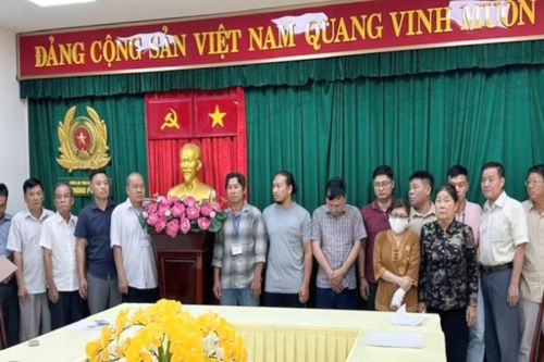 Khởi tố 23 bị can trong đường dây buôn lậu trên 200 triệu lít xăng