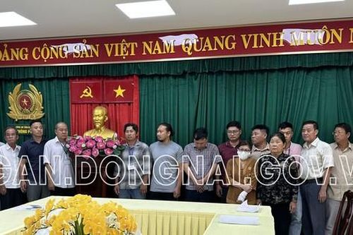 Vụ buôn lậu trên 200 triệu lít xăng: Khởi tố thêm 23 bị can; Công an kêu gọi các đối tượng liên quan đầu thú