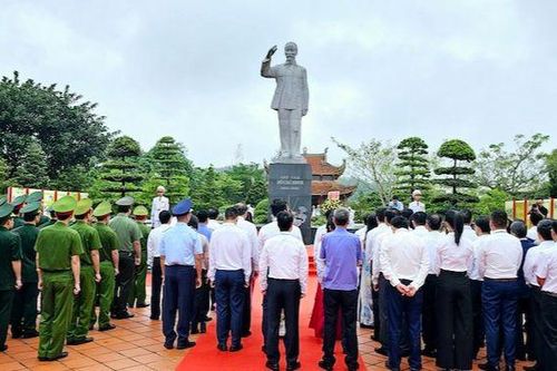 Kỷ niệm 63 năm Ngày Bác Hồ ra thăm đảo Cô Tô