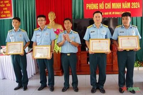 Sư đoàn 375 (Quân chủng Phòng không-Không quân) tổ chức Hội thi Phòng Hồ Chí Minh