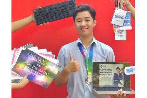 Phan Tuấn Khang - Nam sinh chuyên Tin tài năng, ẵm loạt học bổng danh giá ở tuổi 18