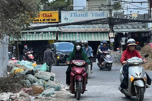 Bãi rác tự phát trên những chiếc cầu