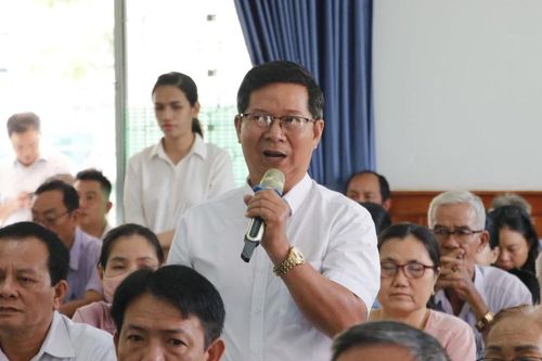 Cử tri lo lắng về hàng hóa tăng giá, giảm chỉ tiêu tuyển sinh lớp 10