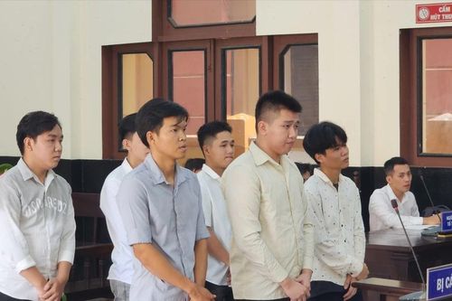 Đốt xốp để gây sự chú ý, nhóm thanh niên lãnh án tù