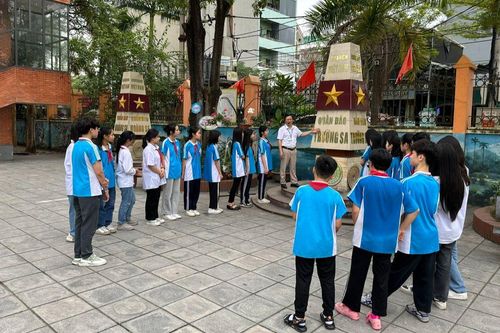 Cột mốc Trường Sa, Hoàng Sa trong trường học