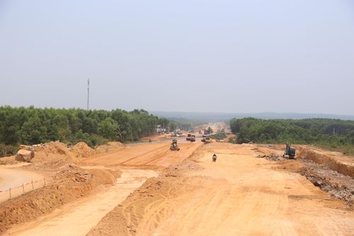Cao tốc đoạn Vạn Ninh - Cam Lộ ở Quảng Trị nguy cơ 'vỡ' tiến độ