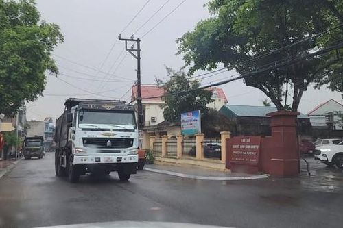 Đường bao biển ở Quảng Ninh nguy cơ bị 'băm nát' bởi xe Hổ vồ chạy trái phép